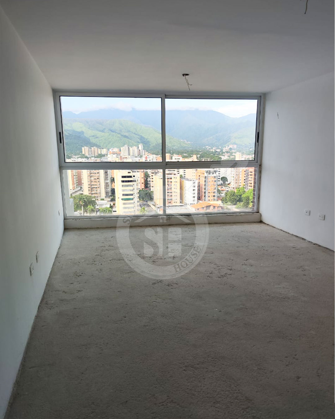 PENTHOUSE DUPLEX OBRA GRIS VENTA RES. TERRA NORTE - URB. BASE ARAGUA