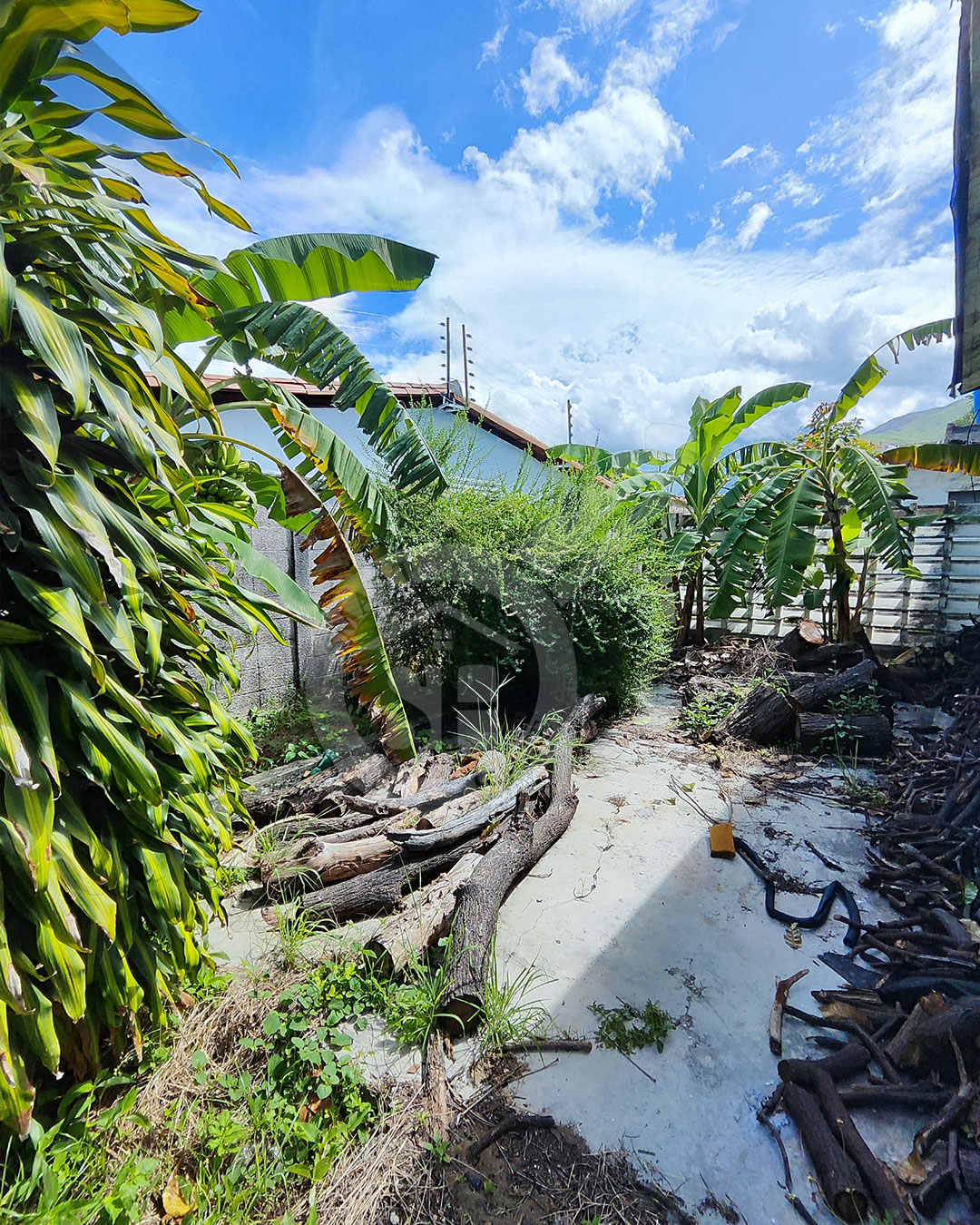 CASA - TERRENO VENTA BARRIO SUCRE