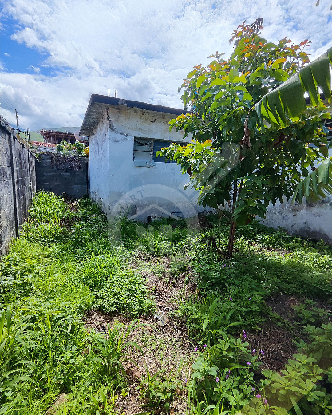 CASA - TERRENO VENTA BARRIO SUCRE