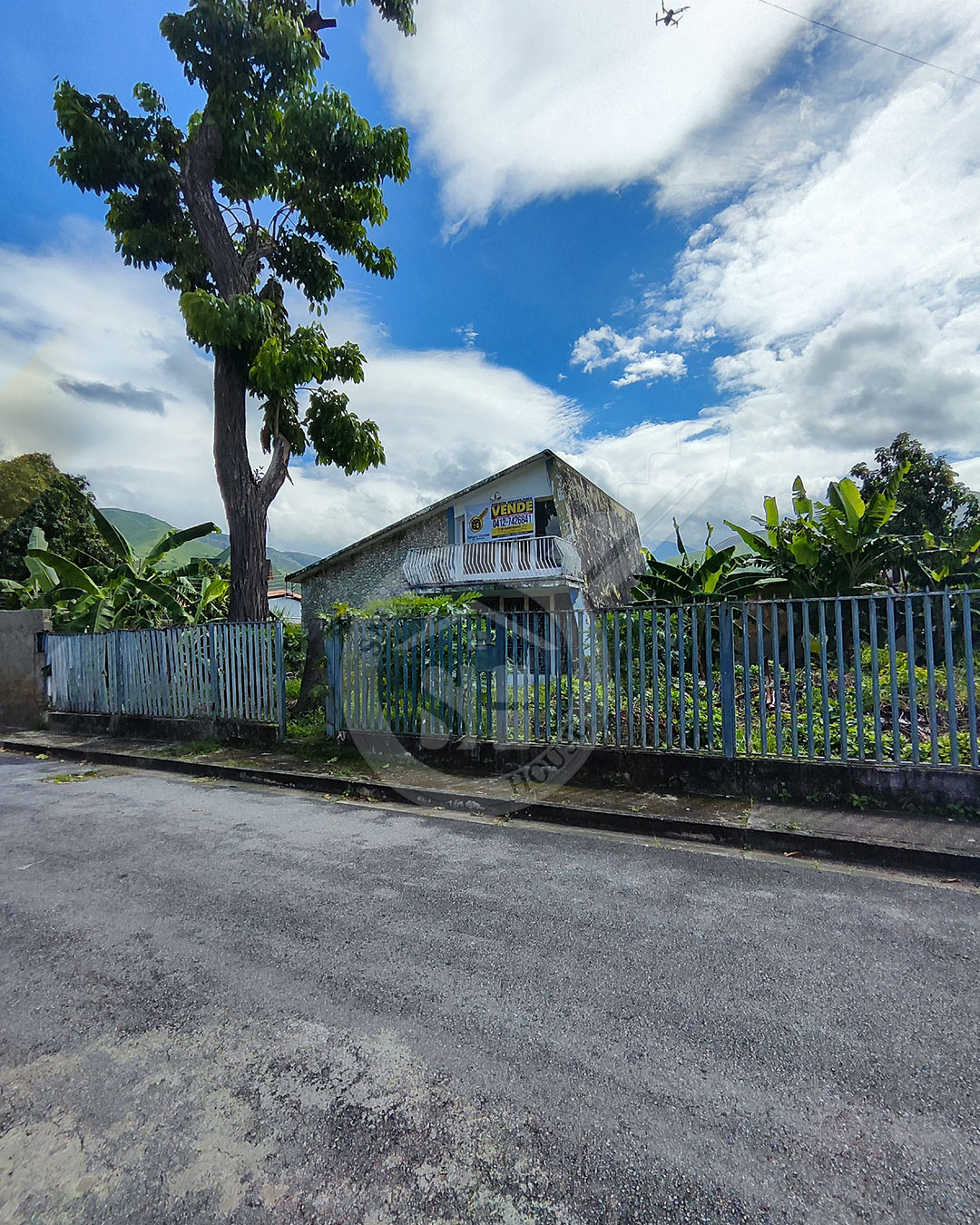 CASA - TERRENO VENTA BARRIO SUCRE