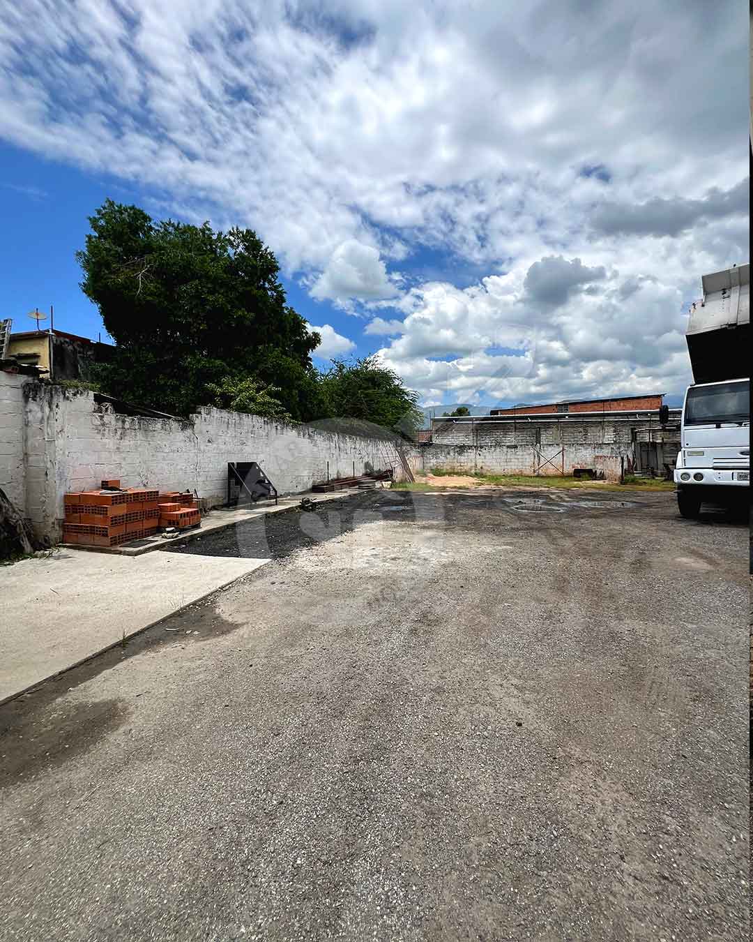 TERRENO VENTA  AV. BOLIVAR (OESTE)